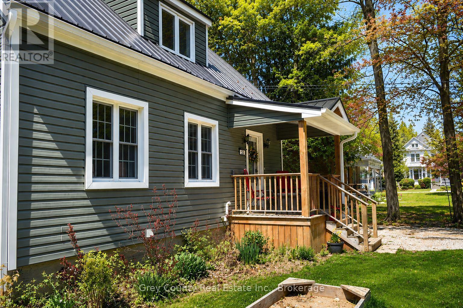 120 Mark Street W Property Photo 5