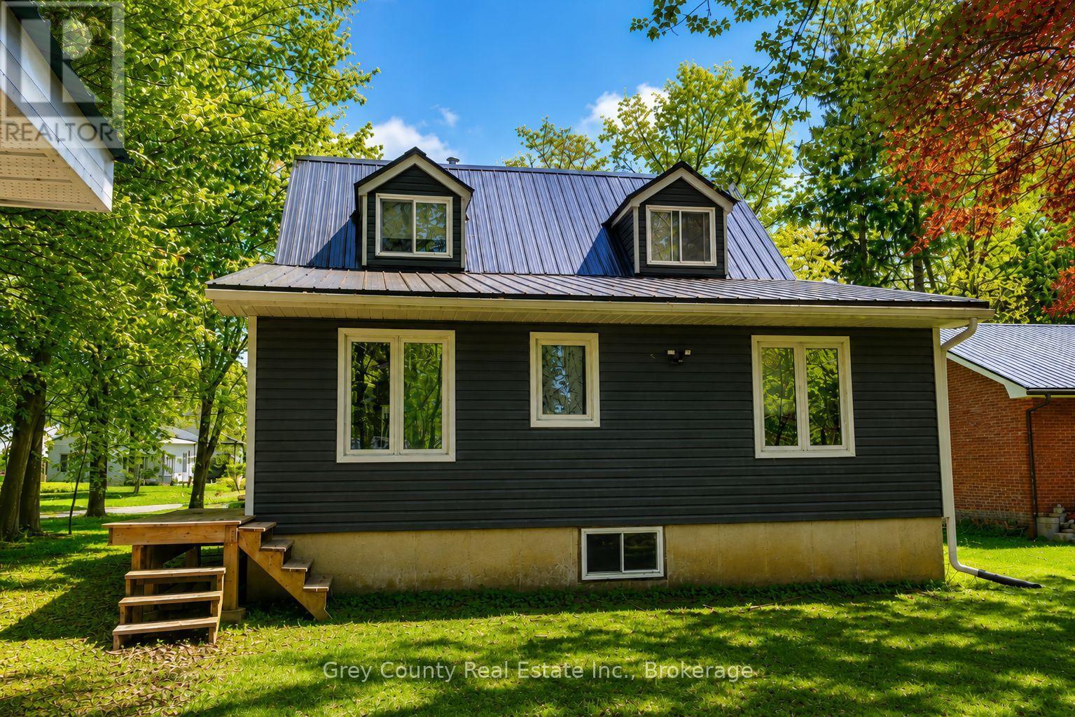 120 Mark Street W Property Photo 8