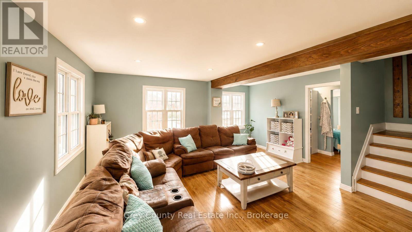120 Mark Street W Property Photo 15