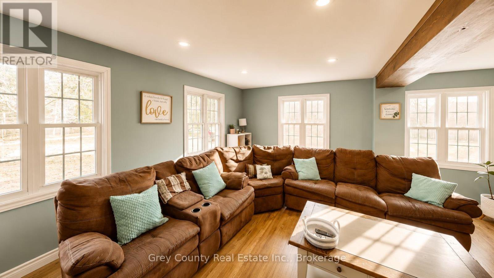 120 Mark Street W Property Photo 17