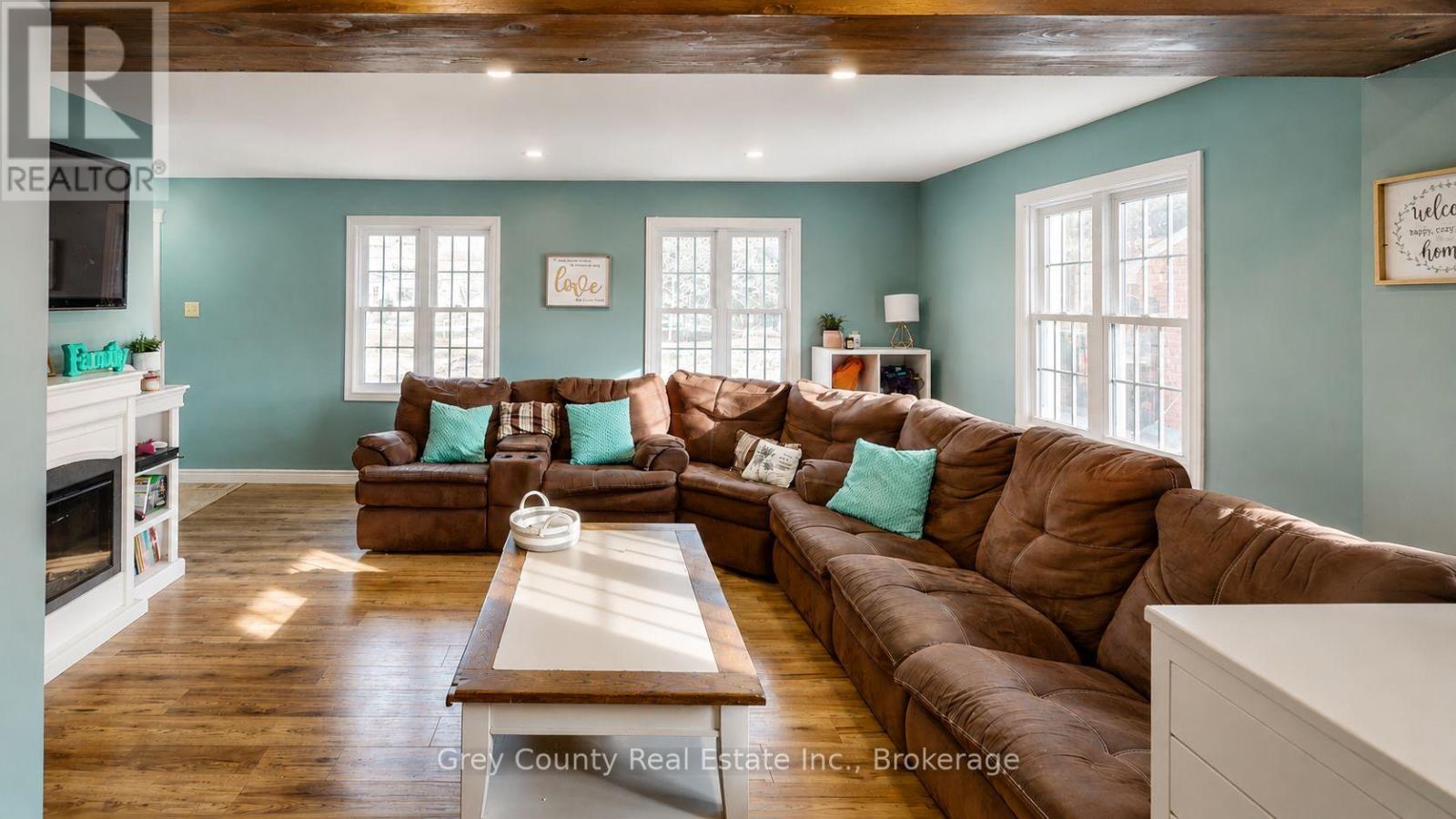 120 Mark Street W Property Photo 22
