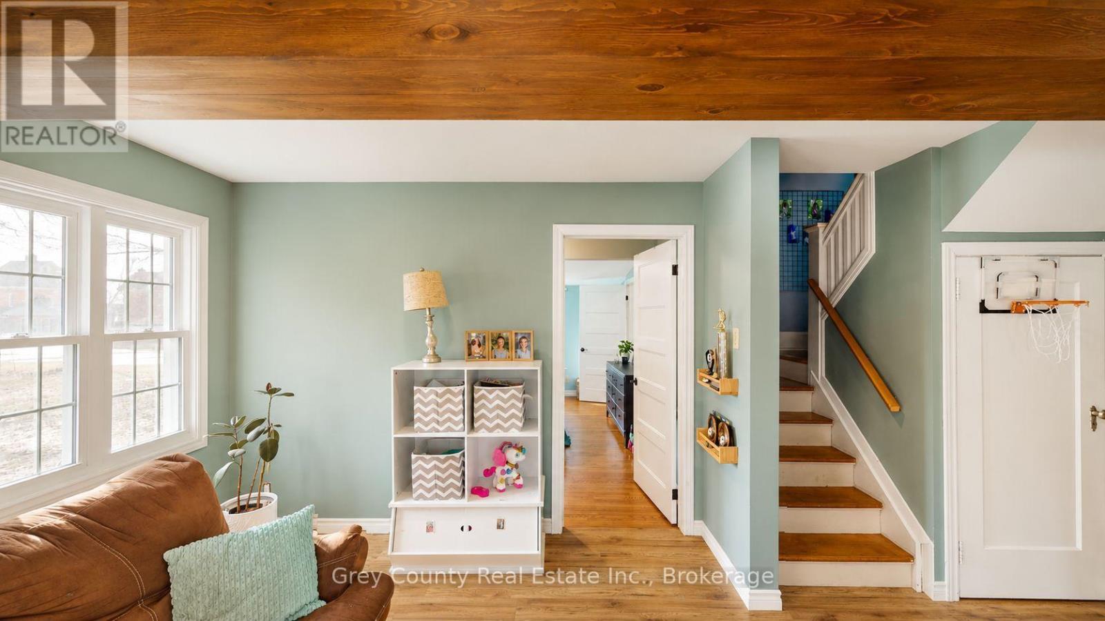 120 Mark Street W Property Photo 24