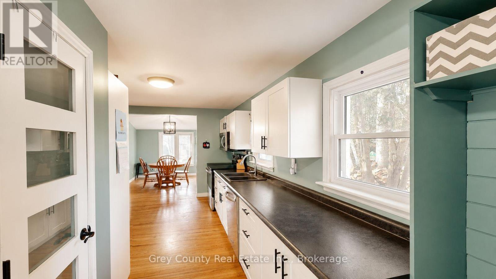 120 Mark Street W Property Photo 25