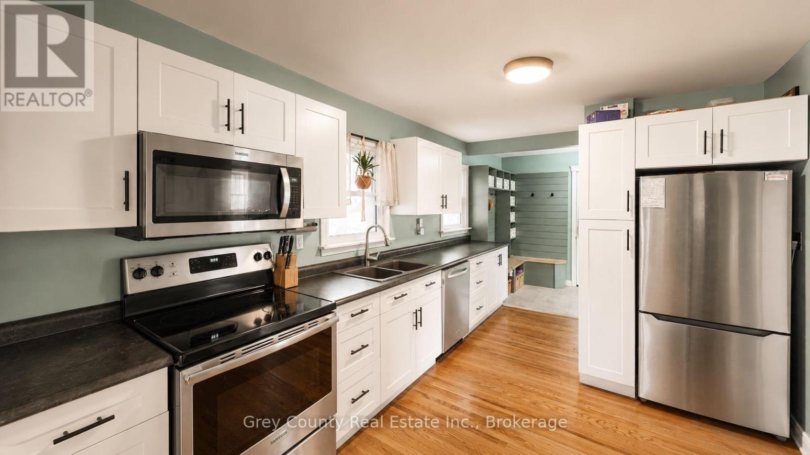 120 Mark Street W Property Photo 28