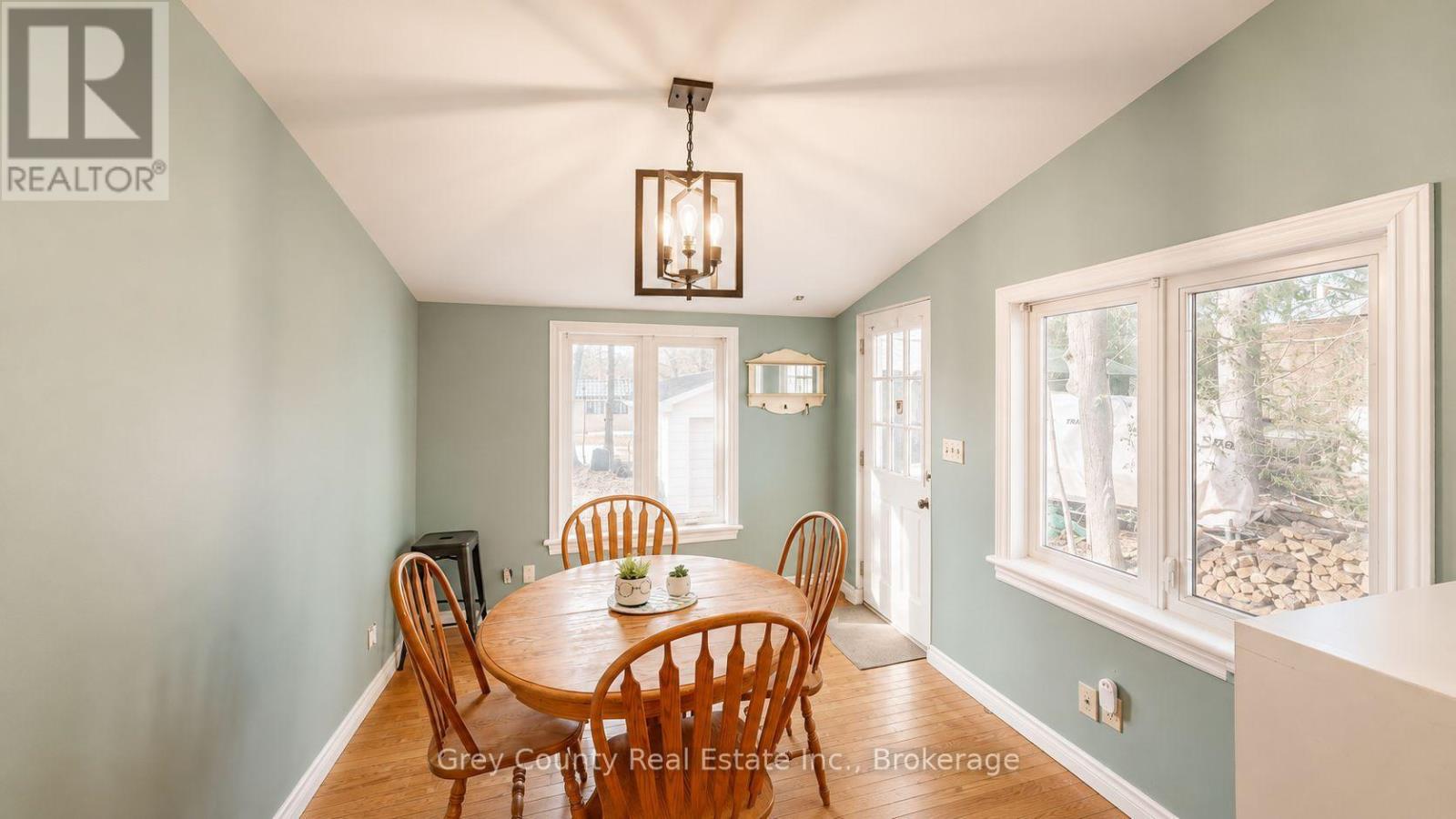 120 Mark Street W Property Photo 29