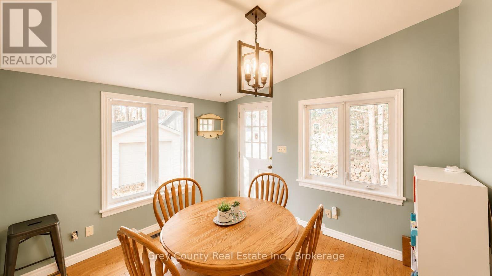 120 Mark Street W Property Photo 31