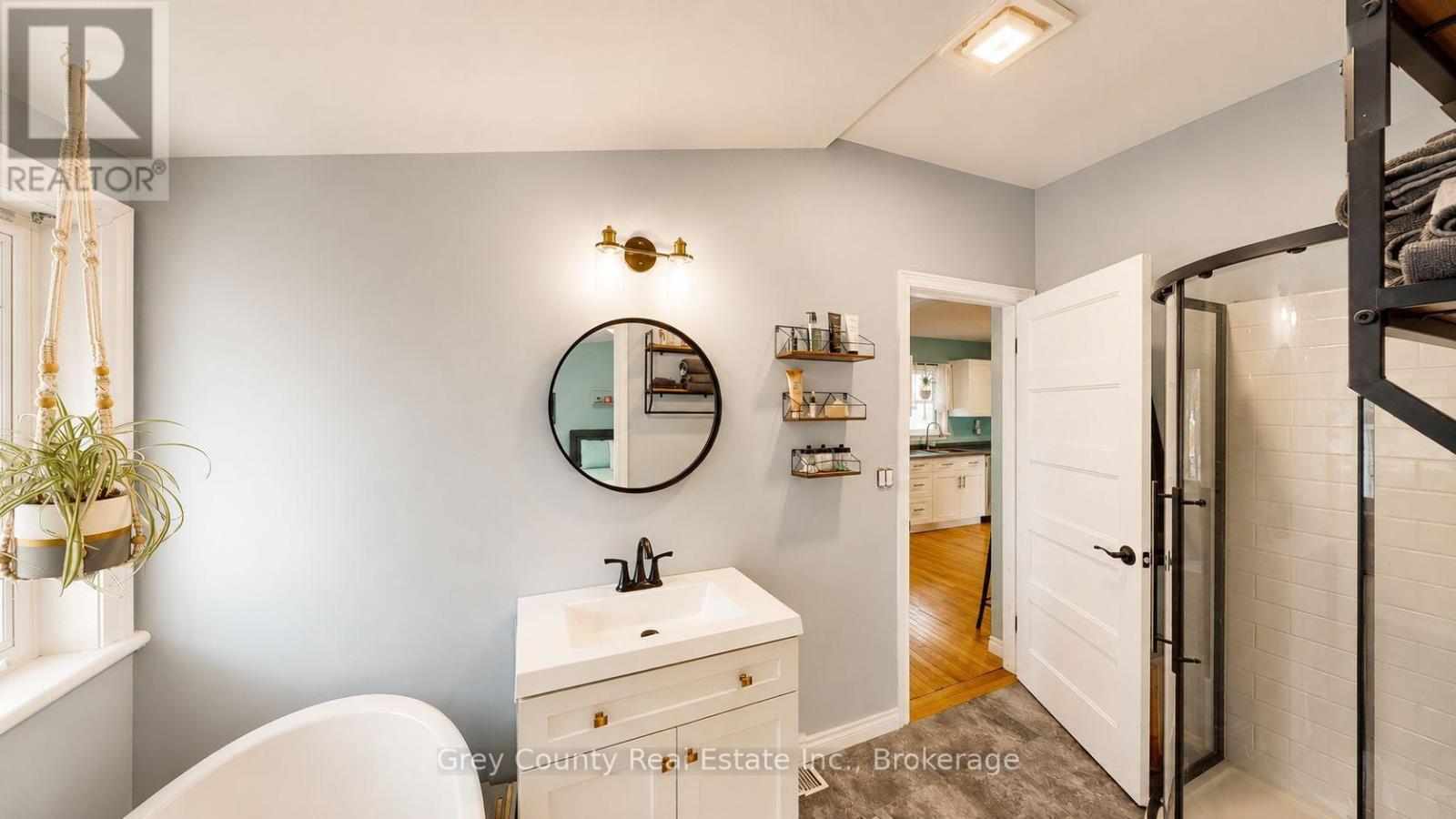 120 Mark Street W Property Photo 33