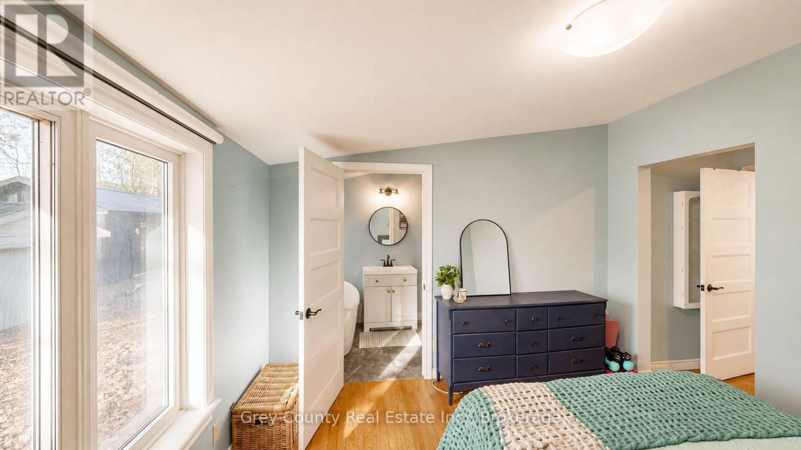 120 Mark Street W Property Photo 35
