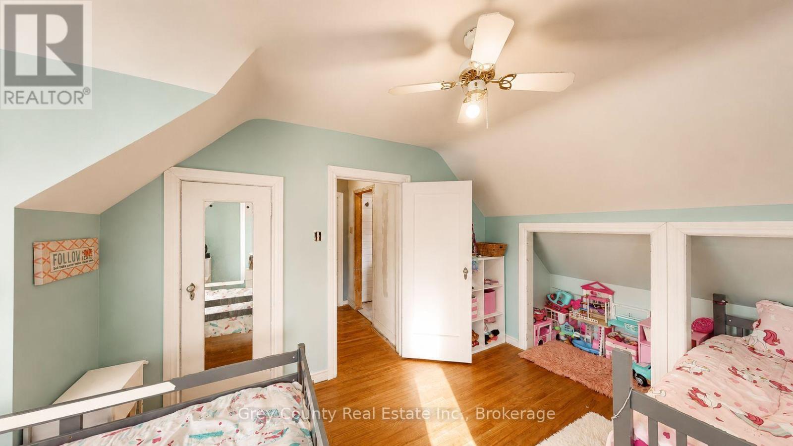120 Mark Street W Property Photo 39