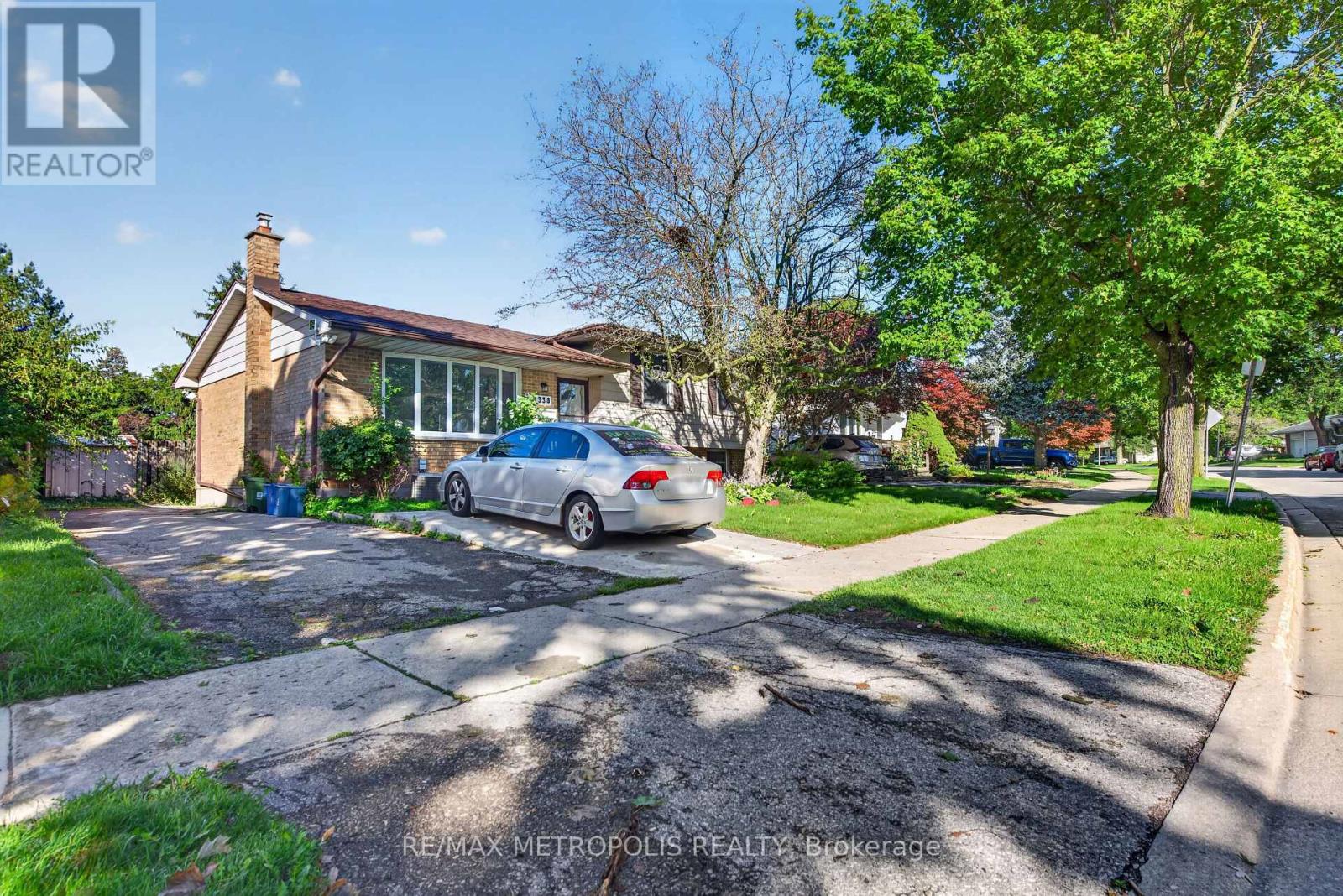 338 Millbank Drive Property Photo 4