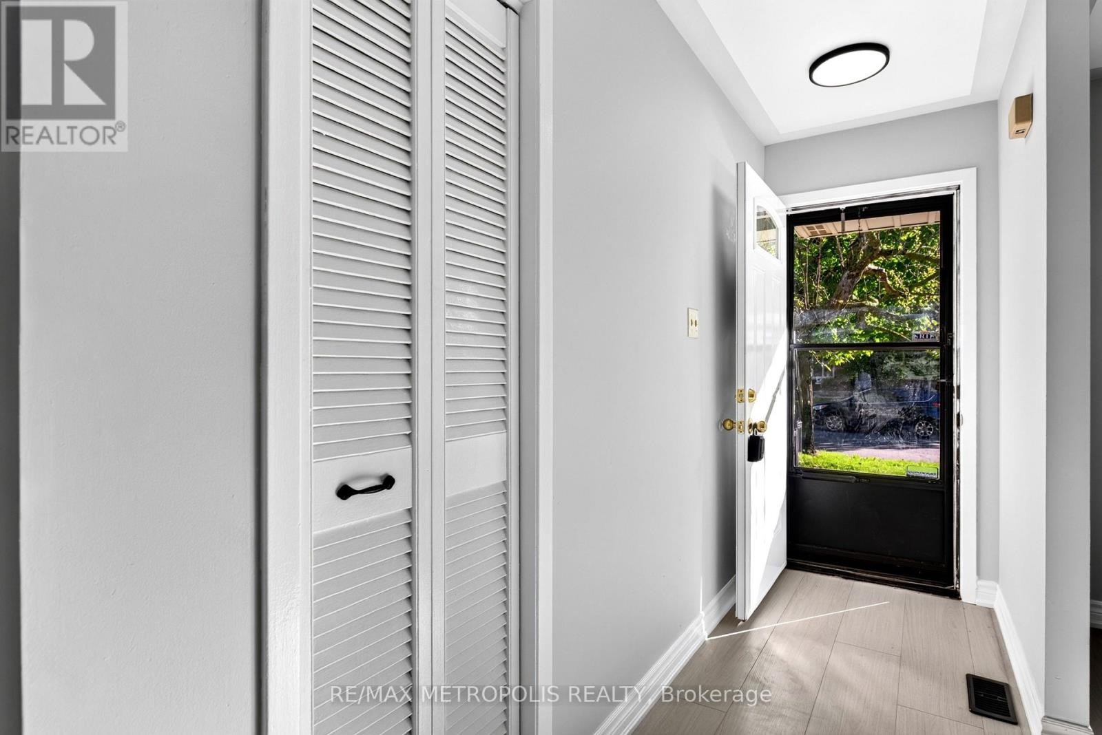 338 Millbank Drive Property Photo 8