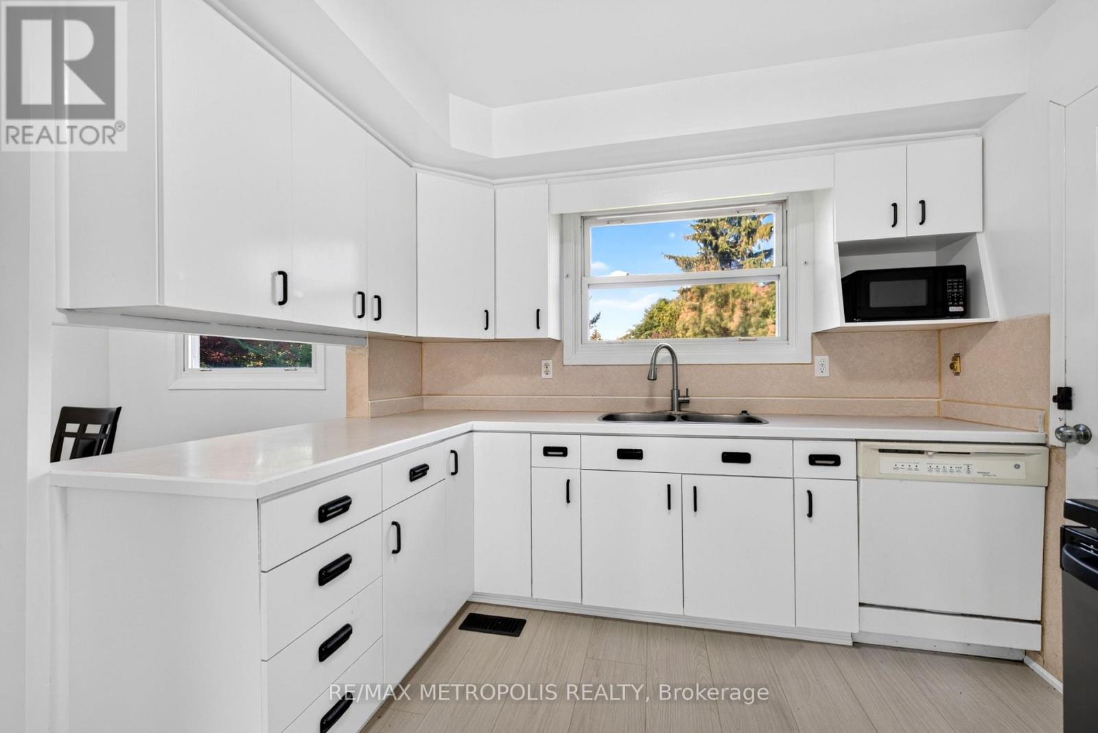 338 Millbank Drive Property Photo 17