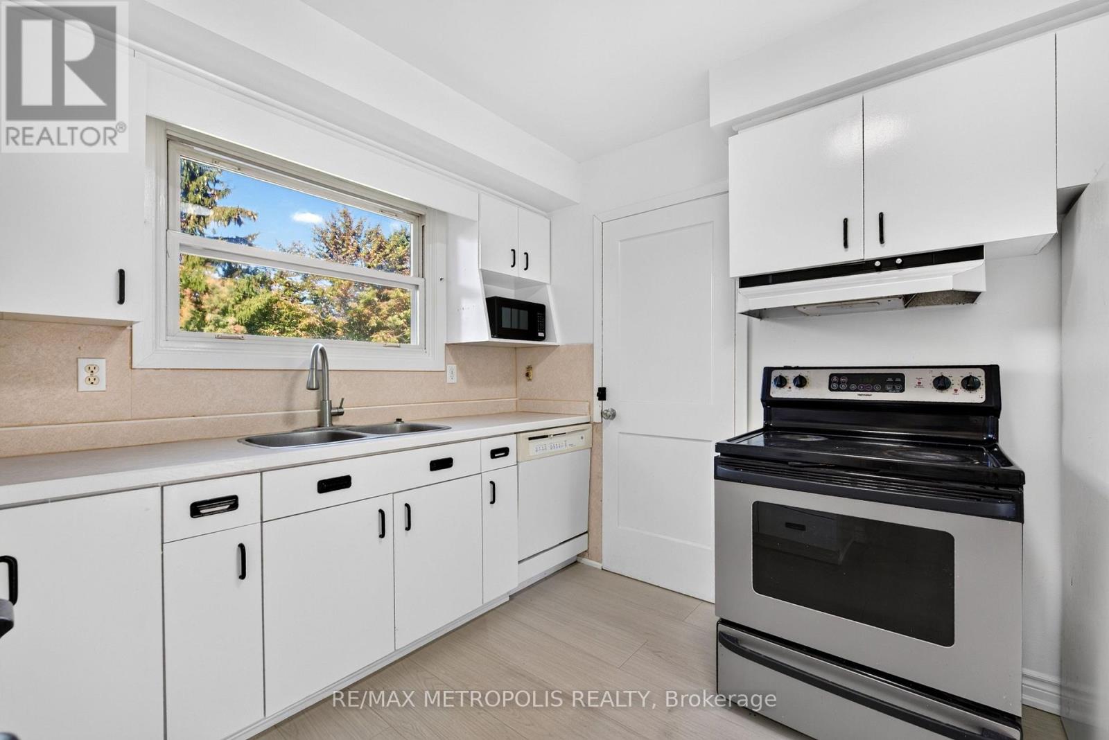 338 Millbank Drive Property Photo 18