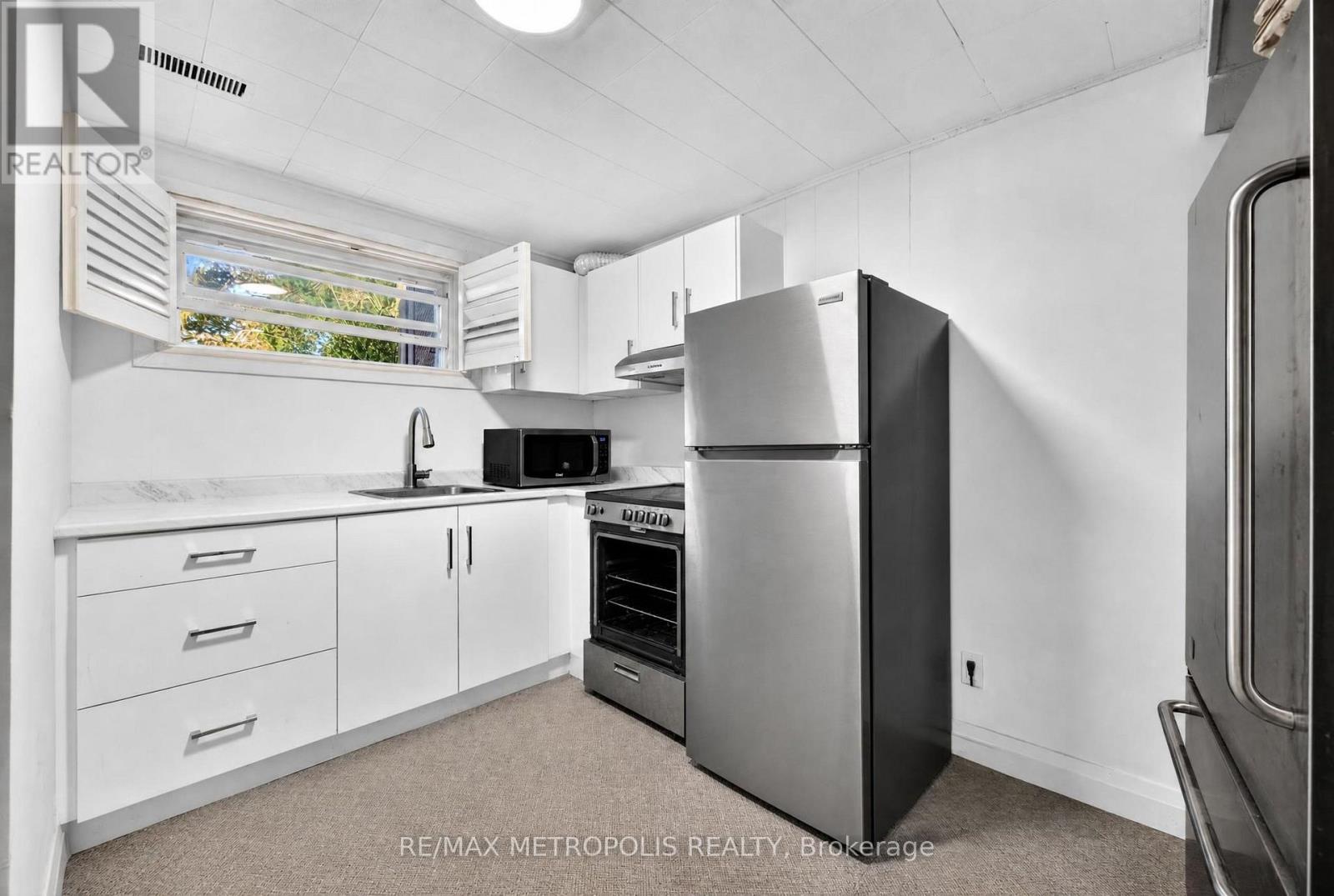 338 Millbank Drive Property Photo 34