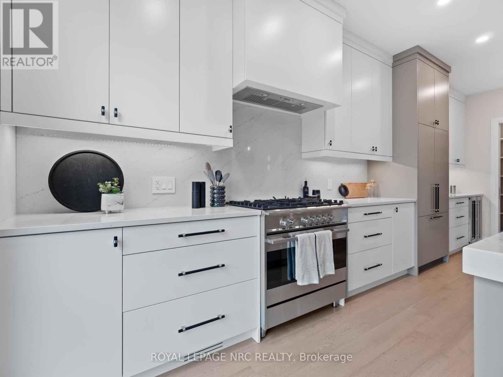 100 Moody Street Property Photo 15