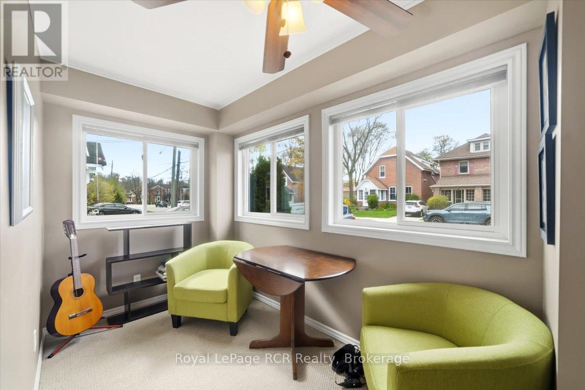 271 7th Street E Property Photo 2