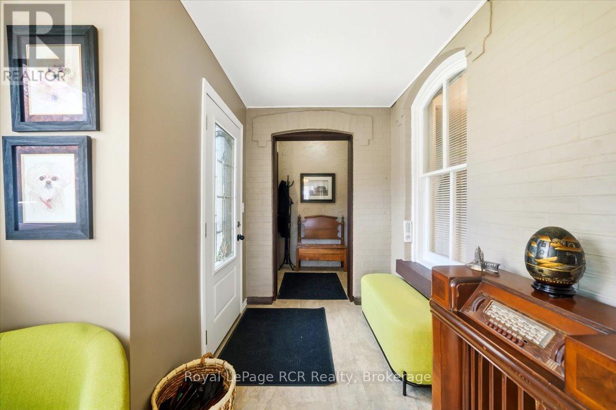 271 7th Street E Property Photo 3