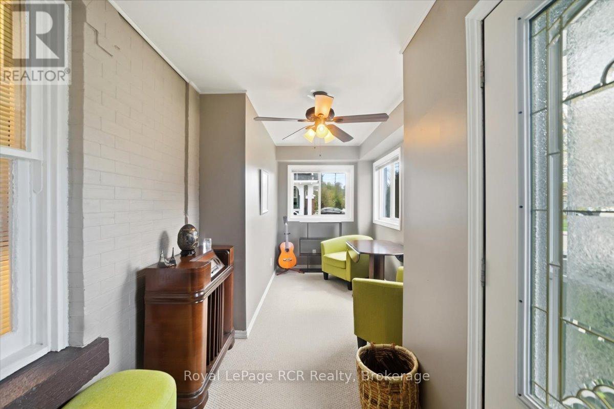 271 7th Street E Property Photo 4