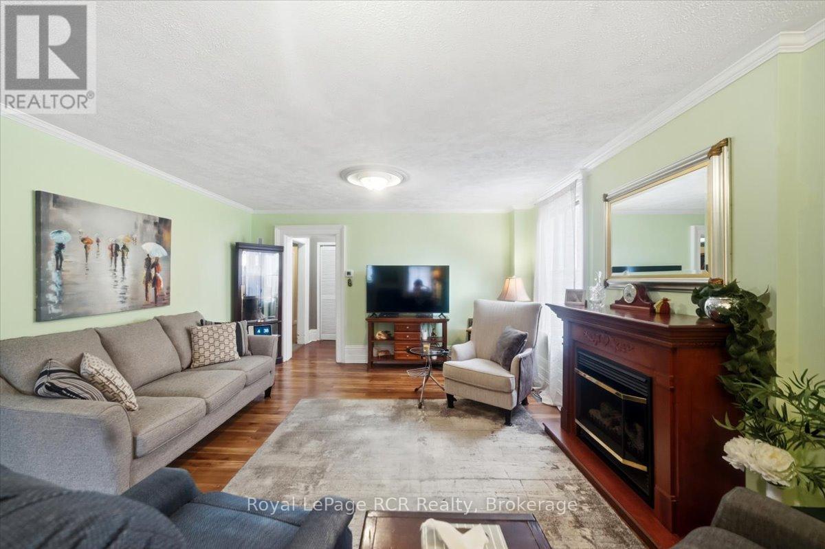 271 7th Street E Property Photo 5