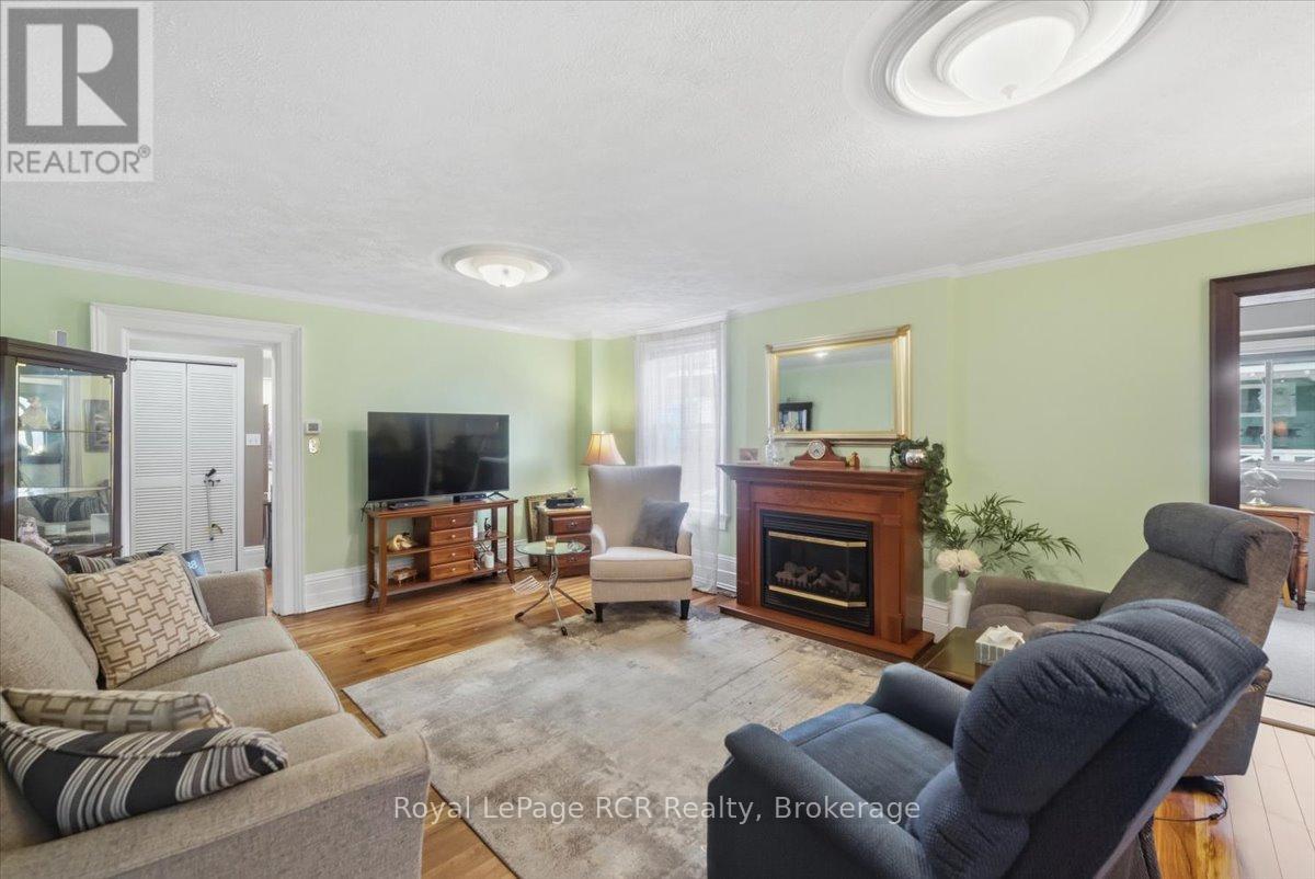 271 7th Street E Property Photo 6
