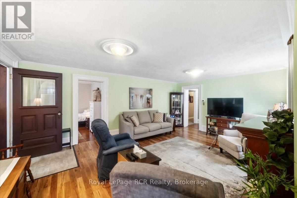 271 7th Street E Property Photo 7