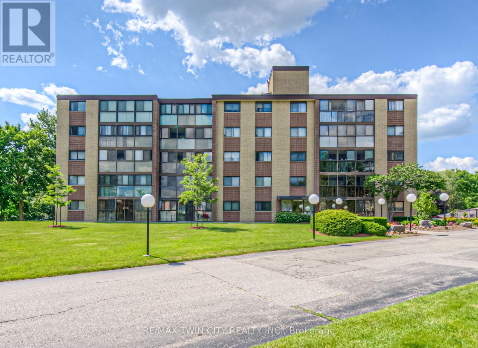 205 - 380 Champlain Boulevard Property Photo 1