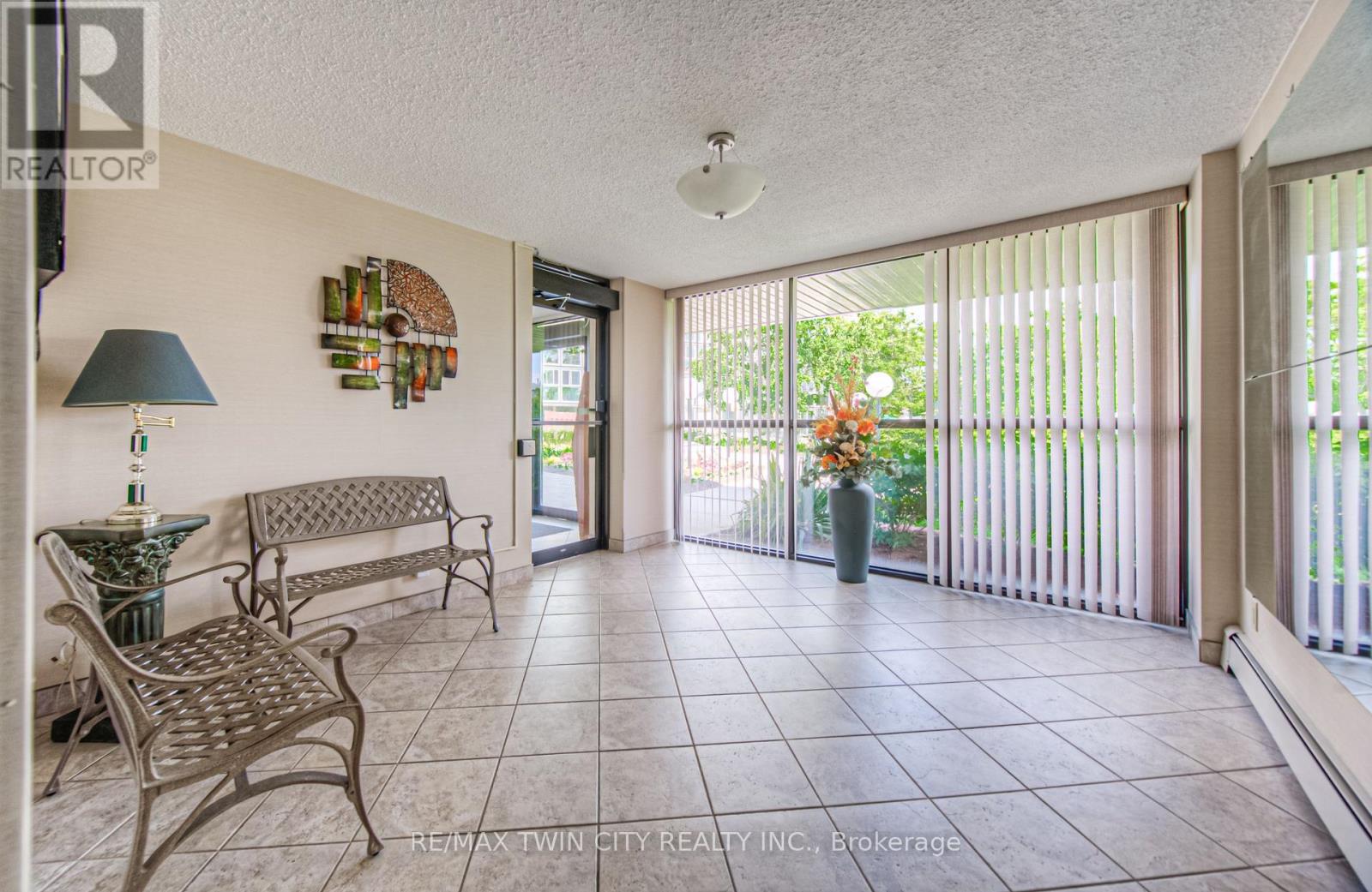 205 - 380 Champlain Boulevard Property Photo 6