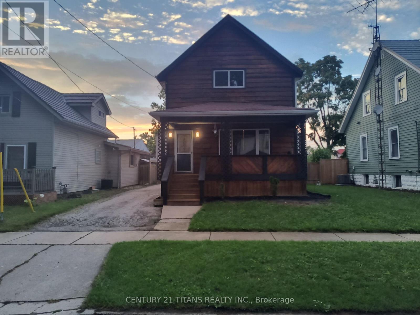 5 POPLAR STREET Property Photo 1
