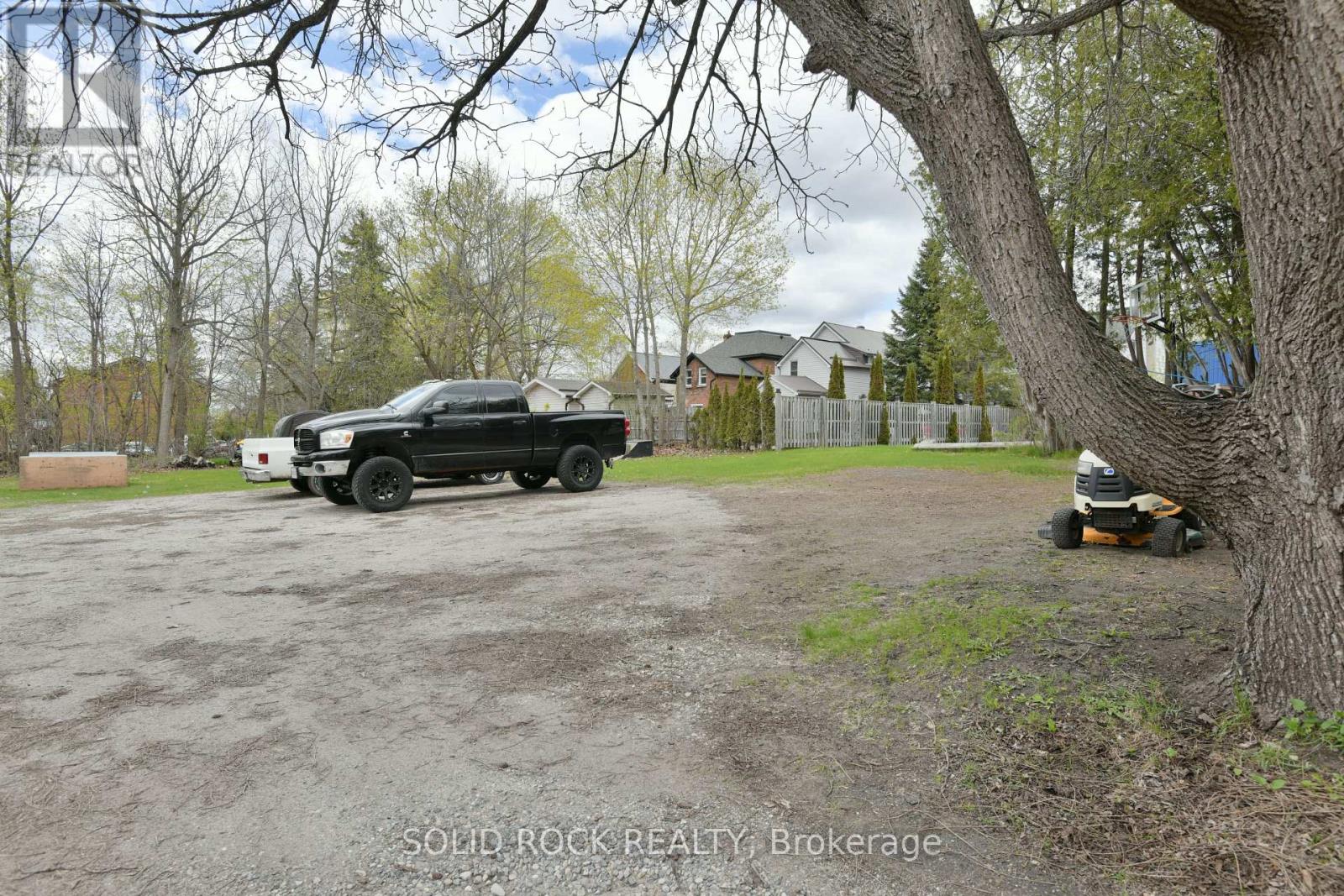 28 Wilson Street W Property Photo 17