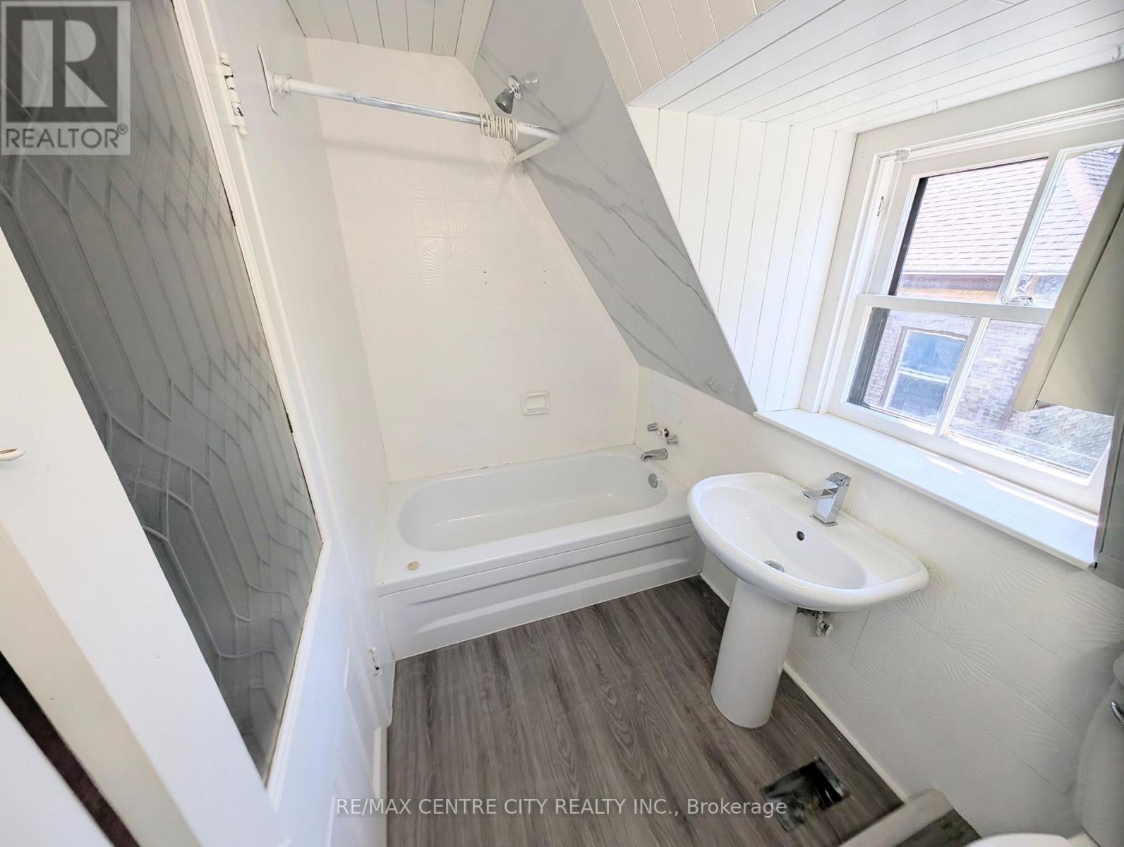4 - 474 King Street Property Photo 6