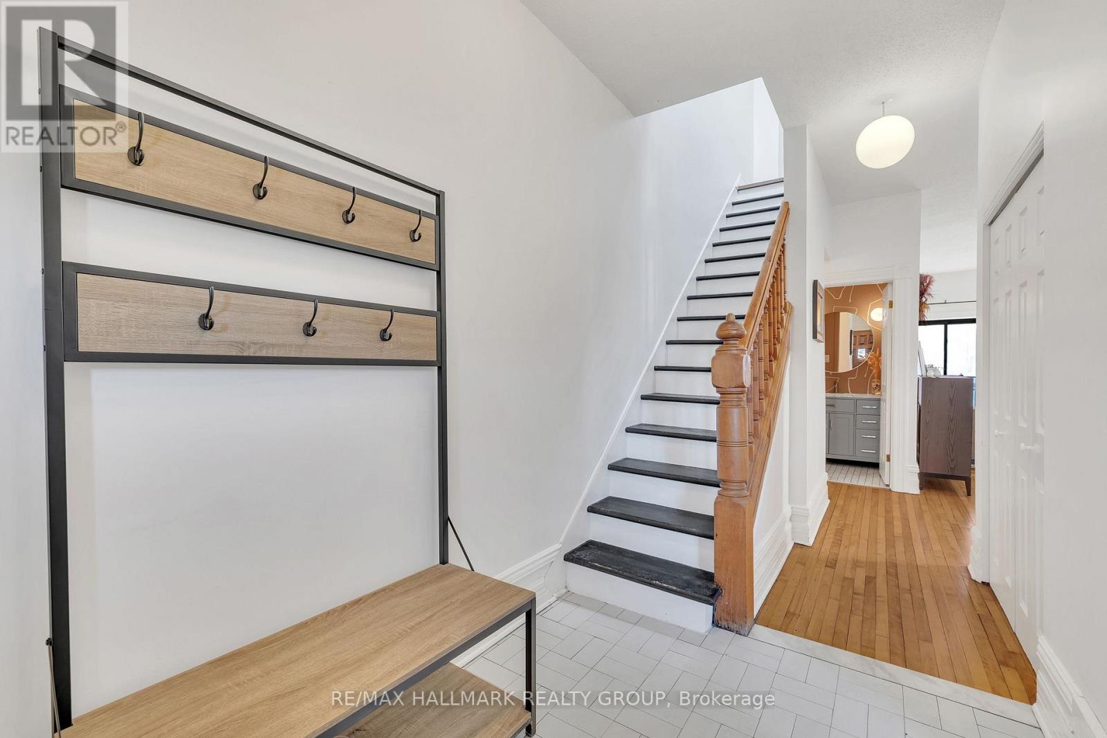 88 King Edward Avenue Property Photo 4