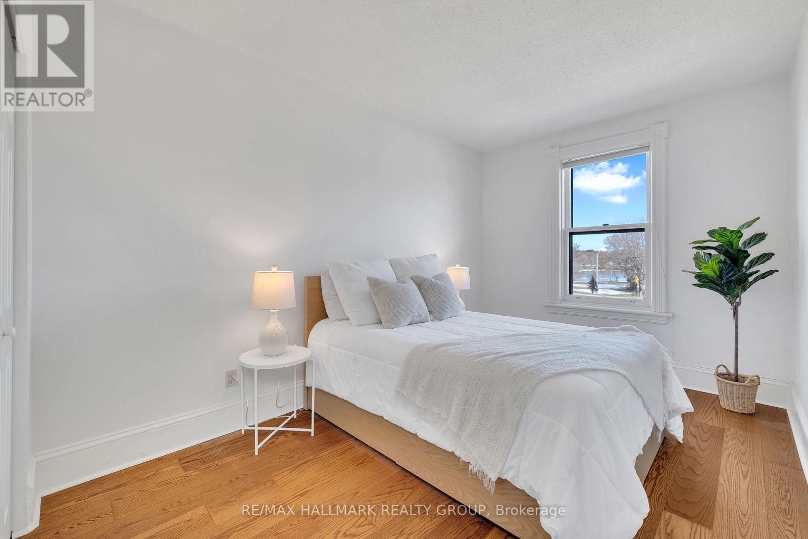 88 King Edward Avenue Property Photo 35