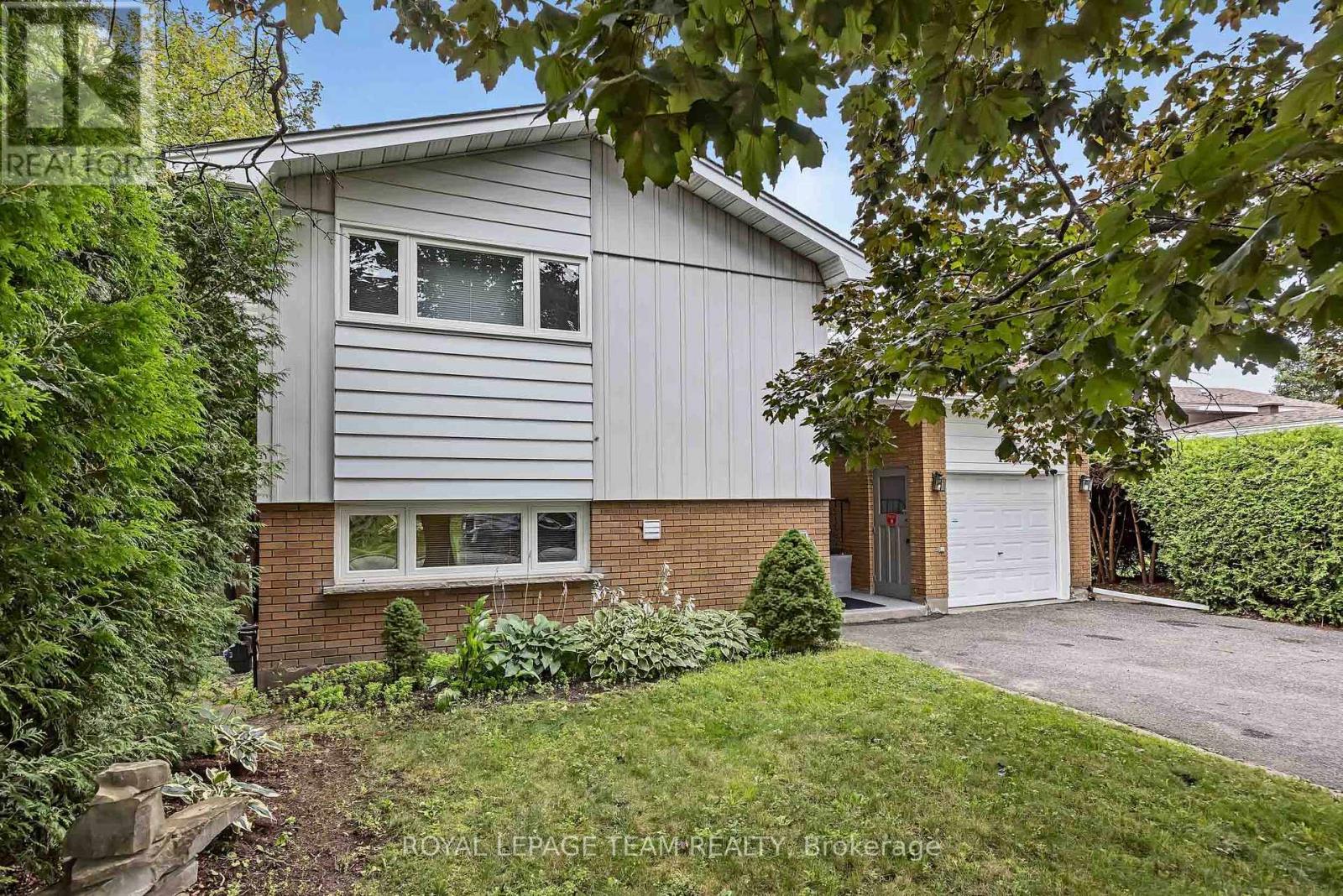 1174 Bonnie Crescent Property Photo 2