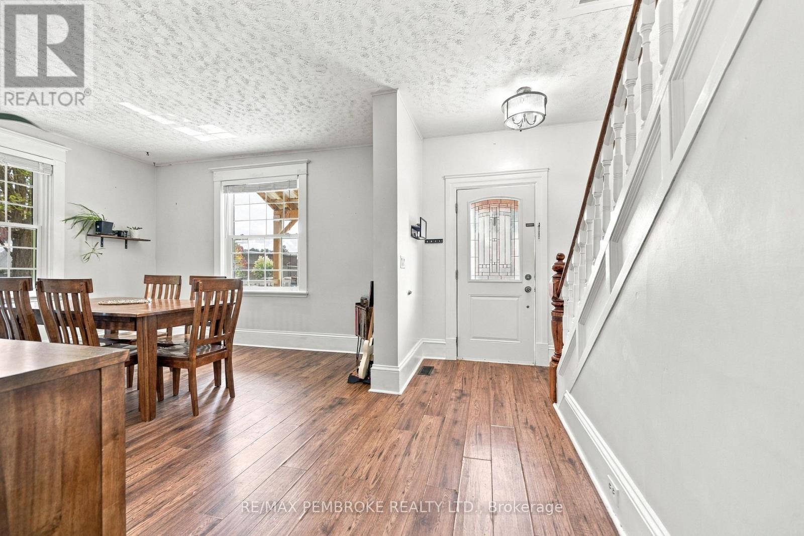 296 First Avenue N Property Photo 6