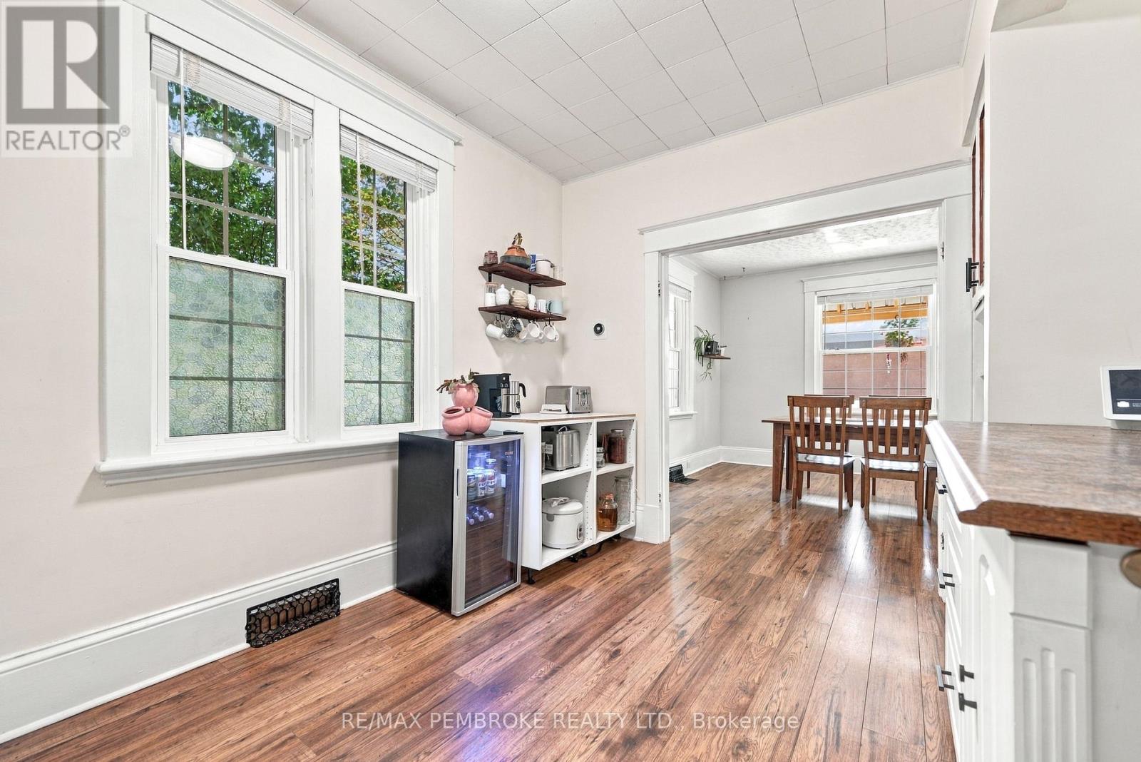 296 First Avenue N Property Photo 10