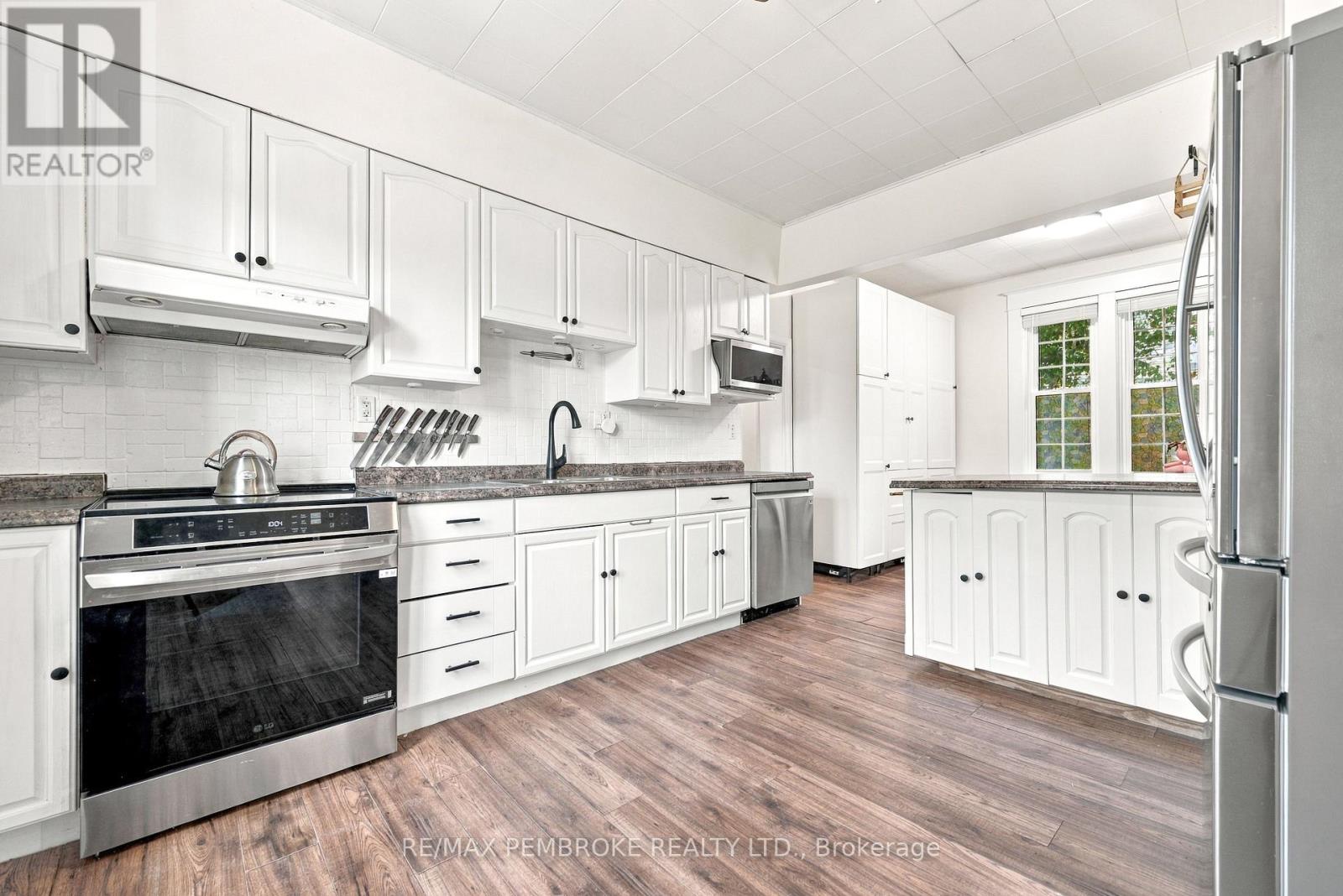 296 First Avenue N Property Photo 15