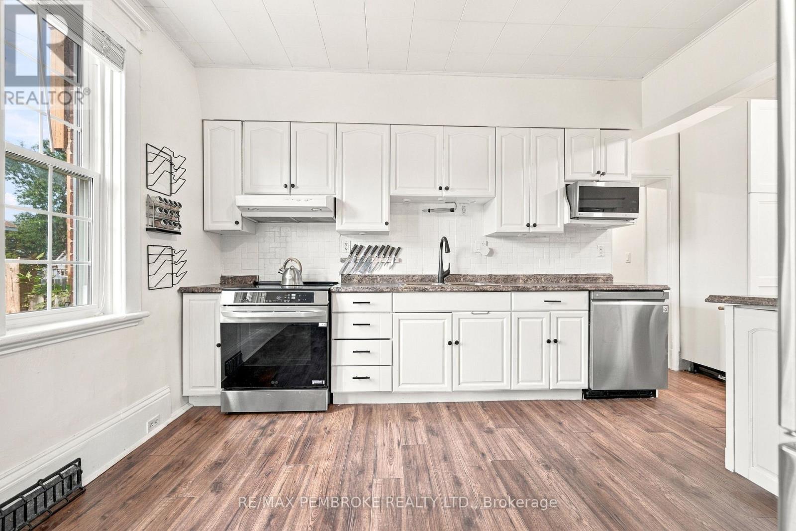 296 First Avenue N Property Photo 16