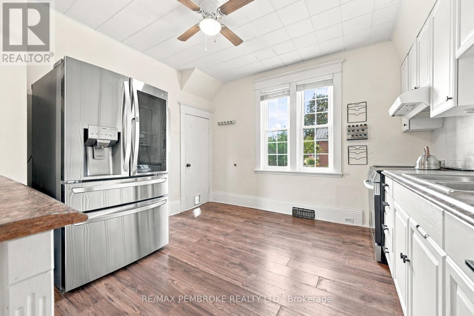 296 First Avenue N Property Photo 17