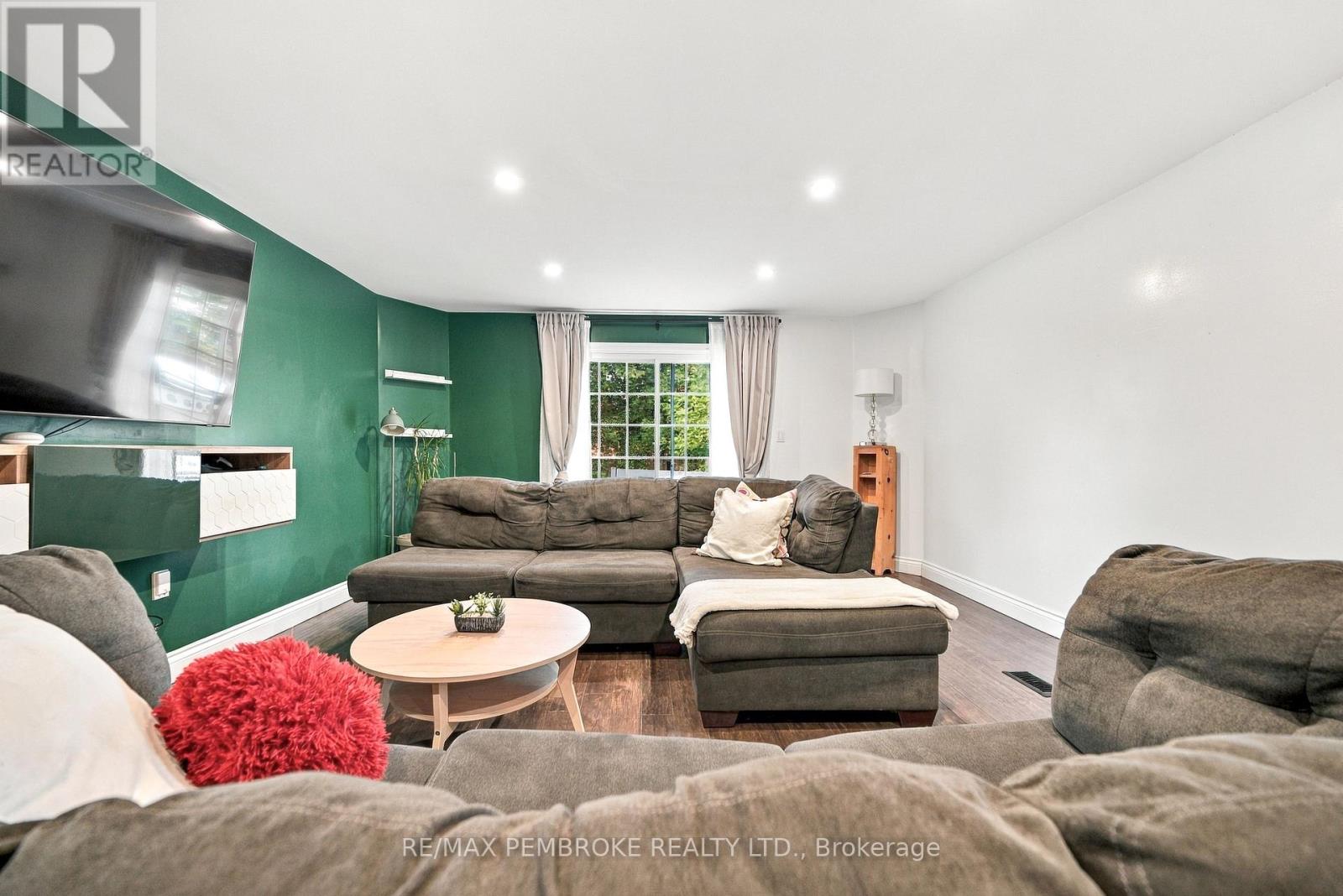 296 First Avenue N Property Photo 20