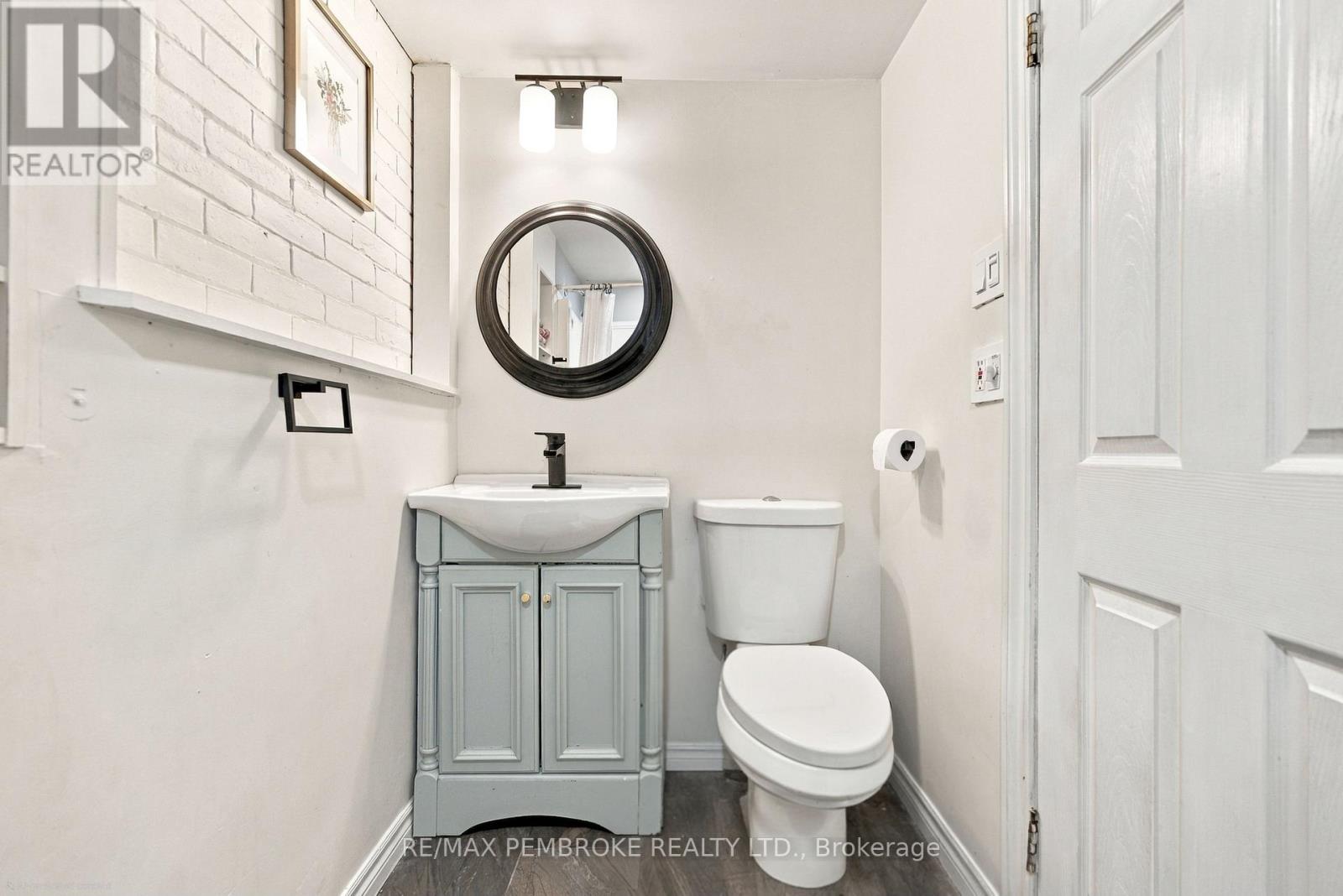296 First Avenue N Property Photo 24