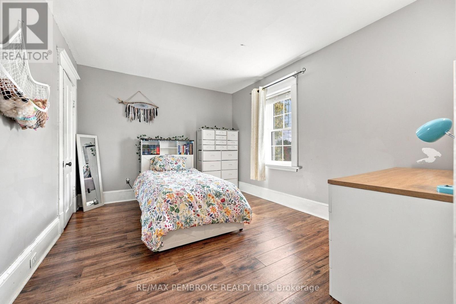 296 First Avenue N Property Photo 25
