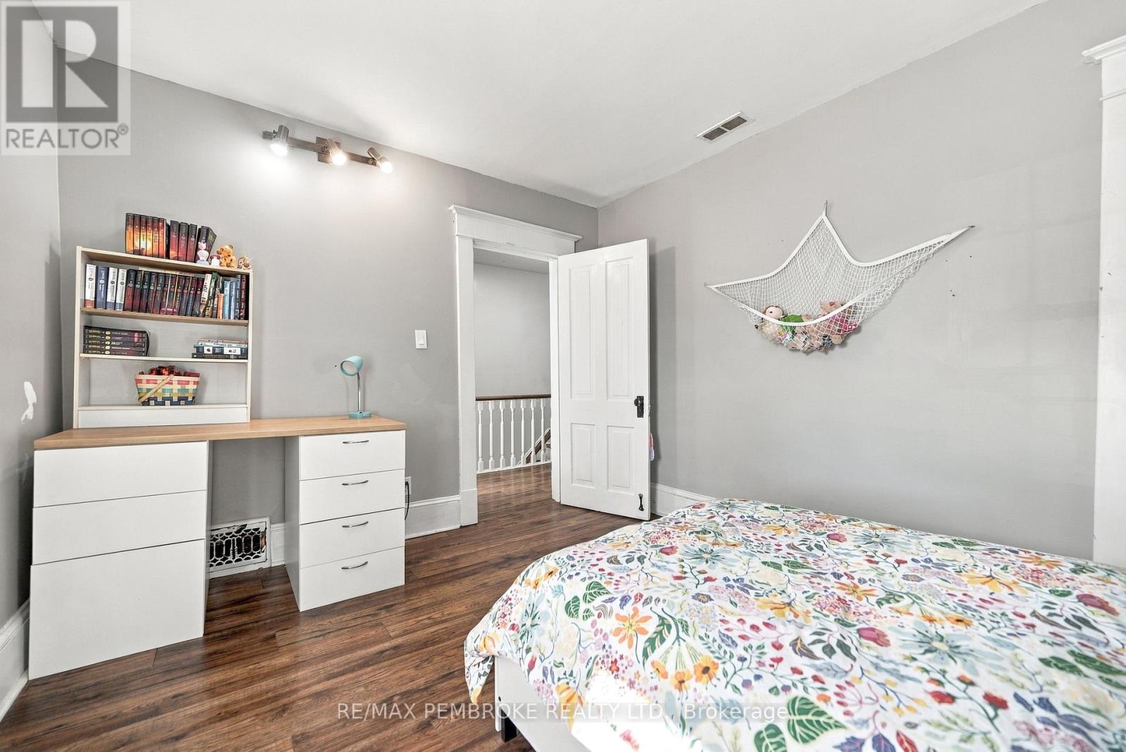 296 First Avenue N Property Photo 27