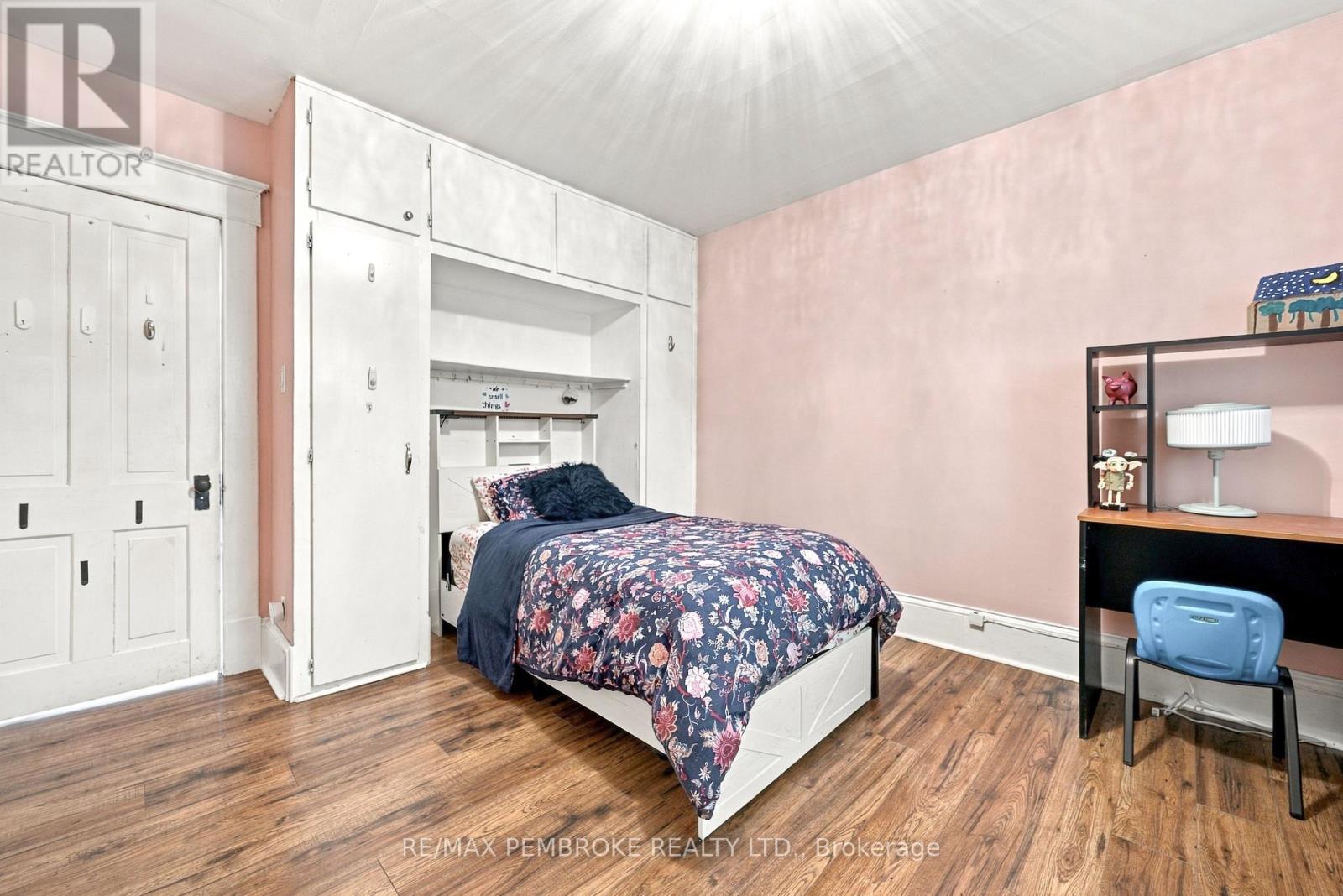 296 First Avenue N Property Photo 29