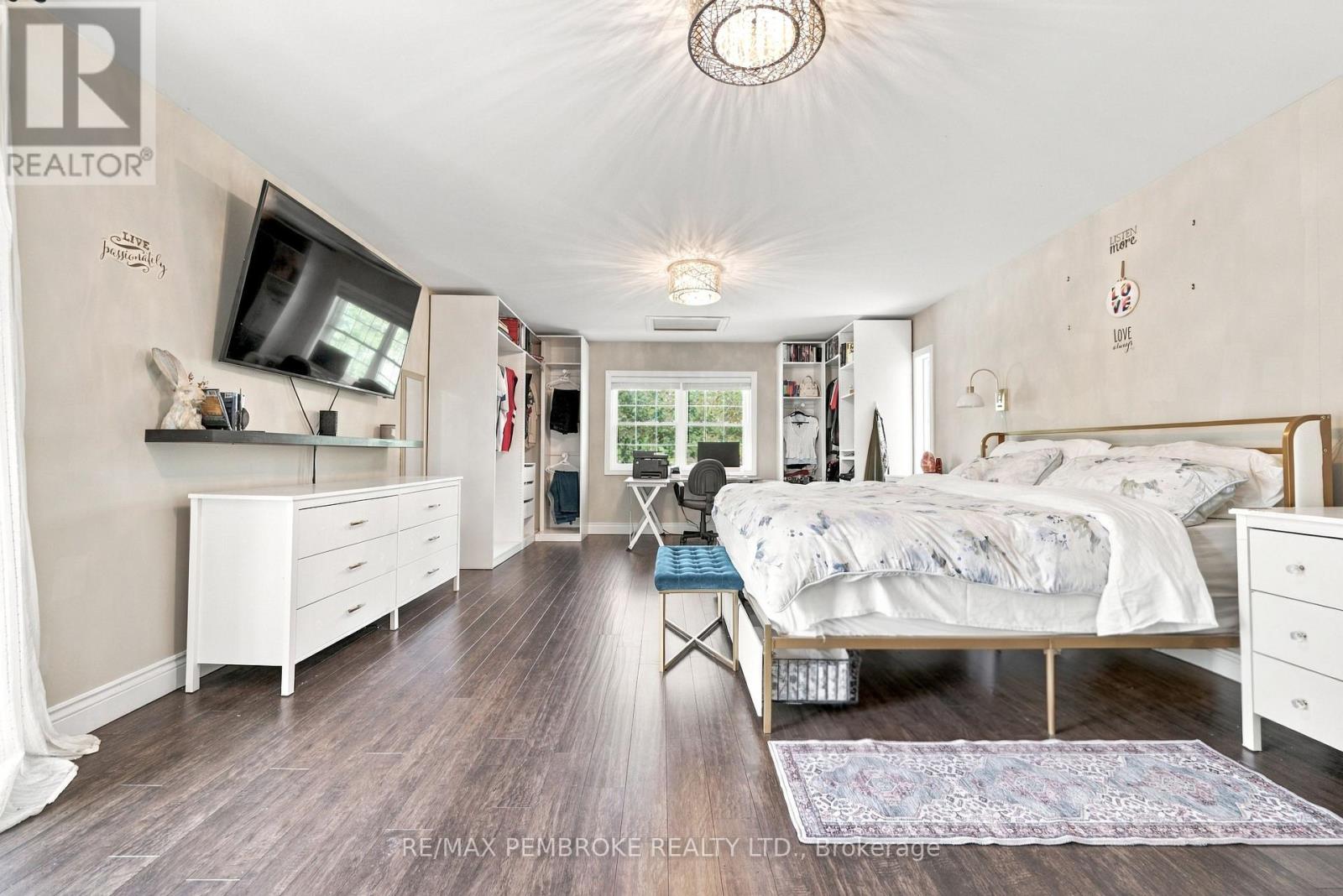 296 First Avenue N Property Photo 30