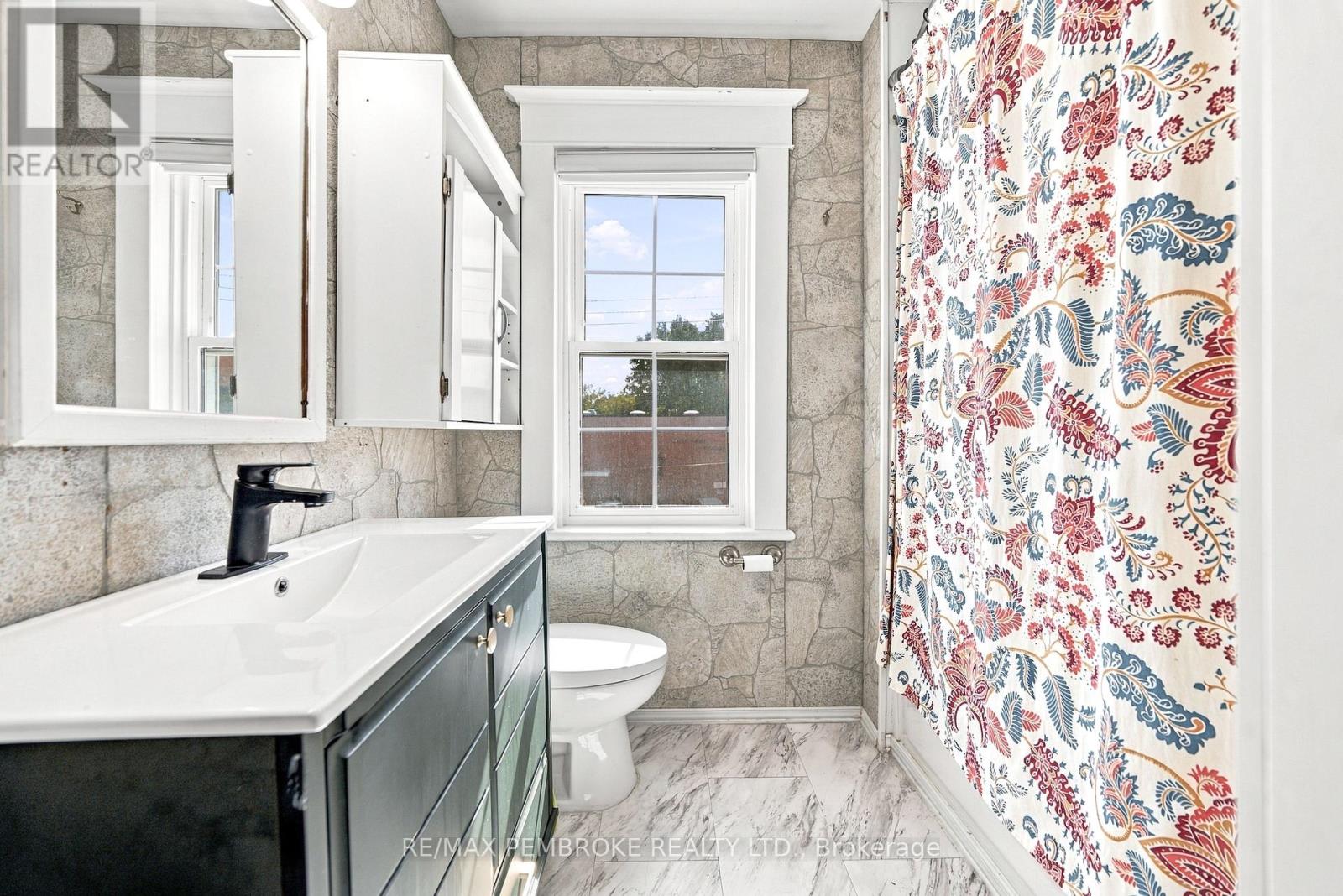296 First Avenue N Property Photo 36