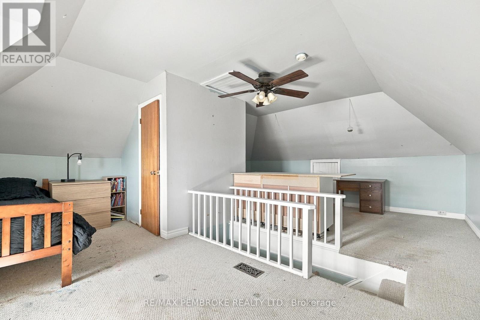 296 First Avenue N Property Photo 38