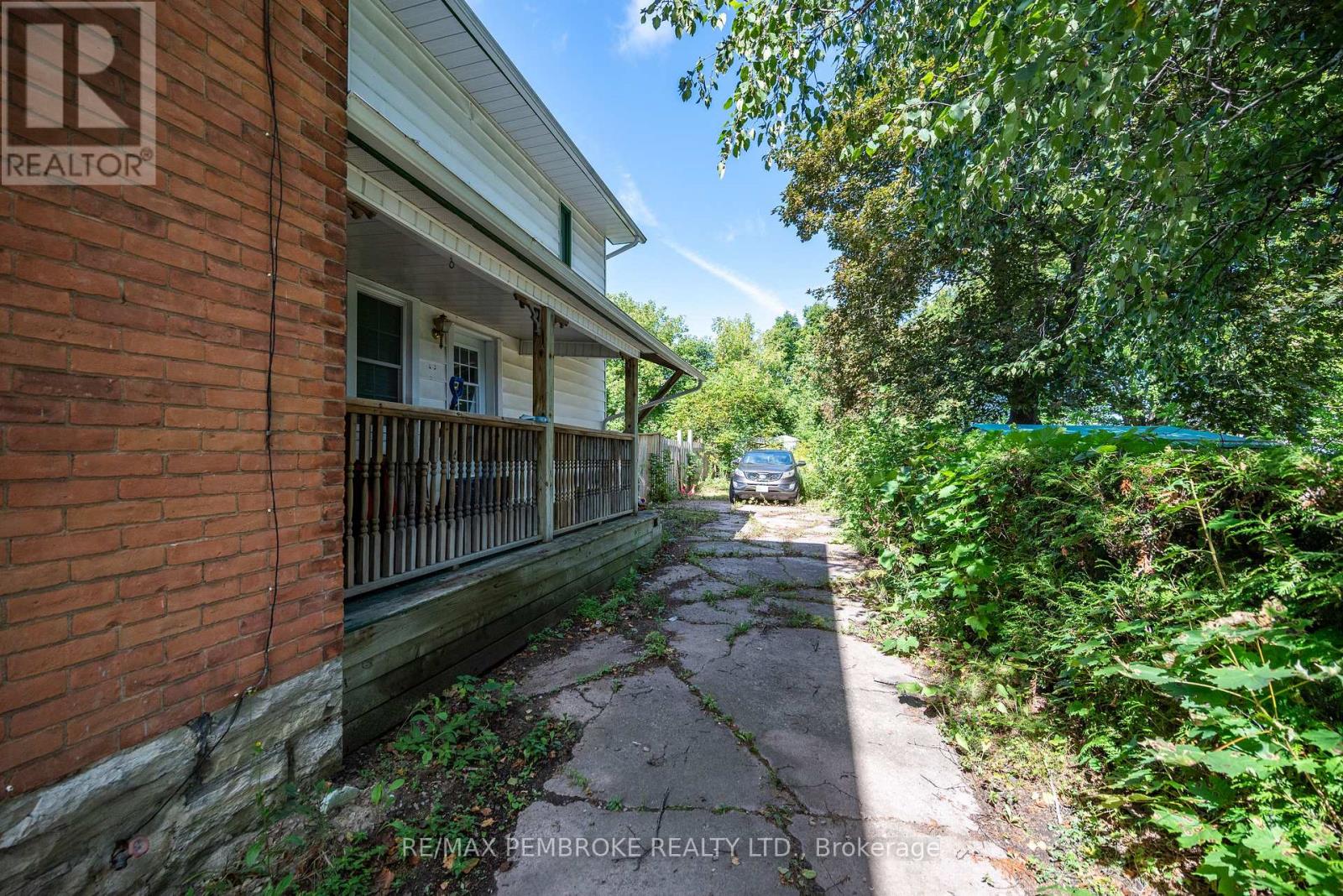 296 First Avenue N Property Photo 49