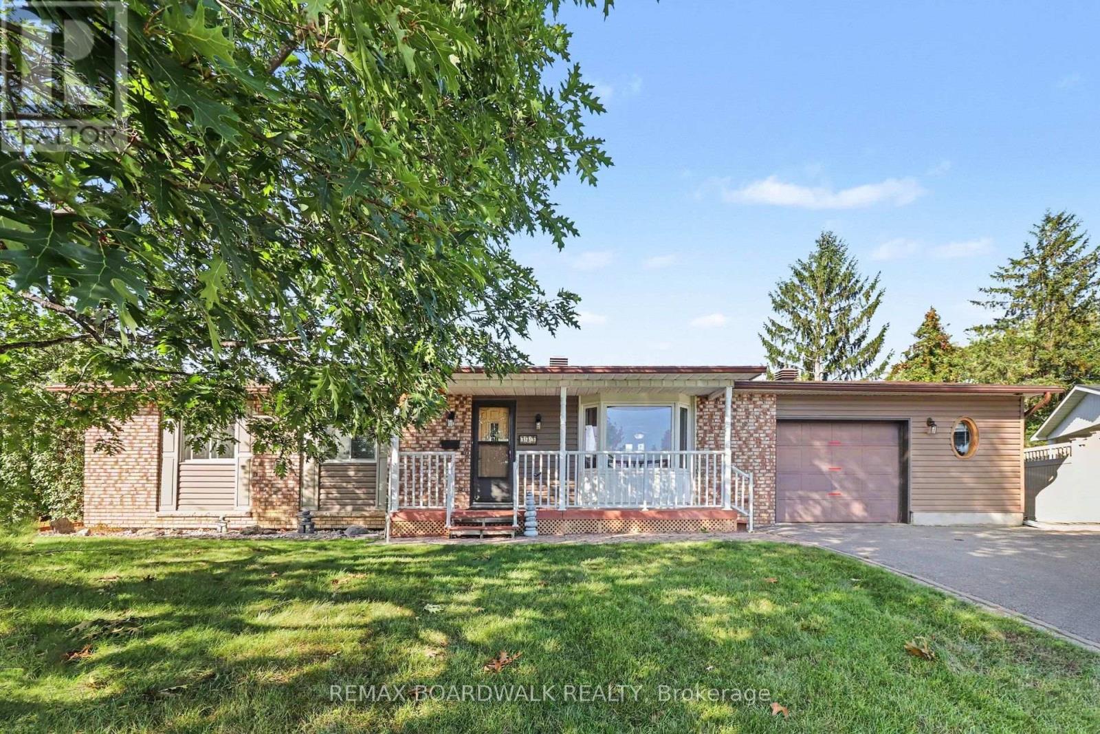 389 Hatfield Crescent Property Photo 2