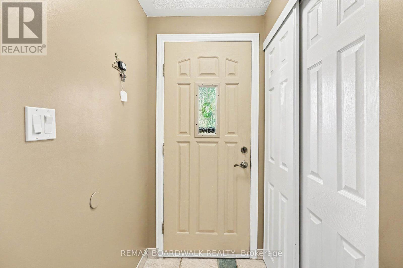 389 Hatfield Crescent Property Photo 5