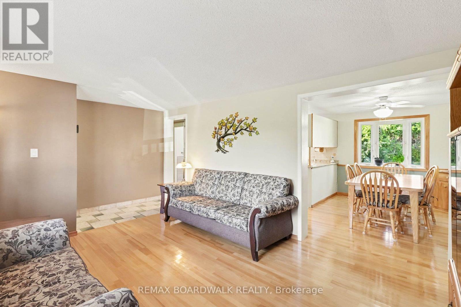 389 Hatfield Crescent Property Photo 9